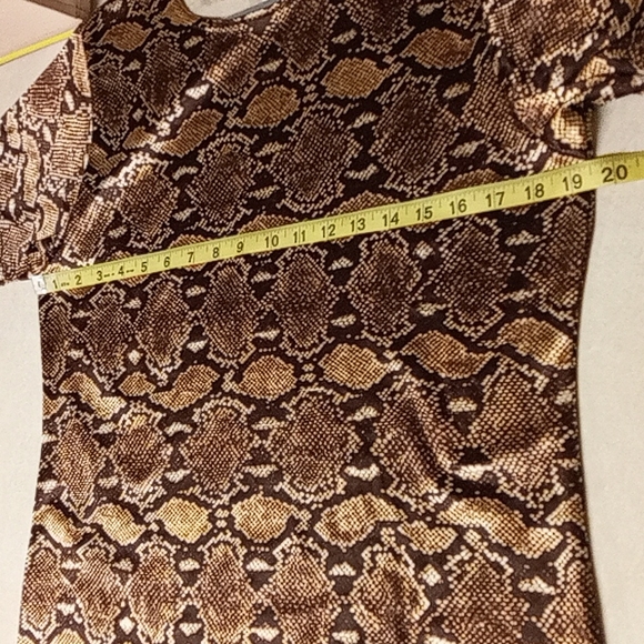 SML sport snake print stretchy sliky tee size L - Picture 6 of 7